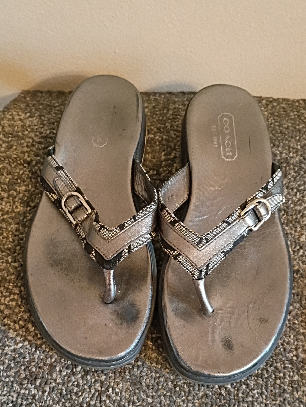 Coach Silver Metallic Thong Sandals with Signature Trim Size 8.5
